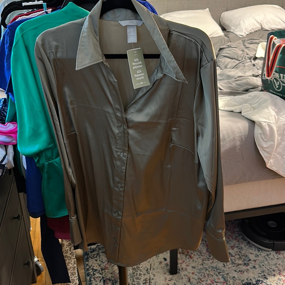 H&M top never worn